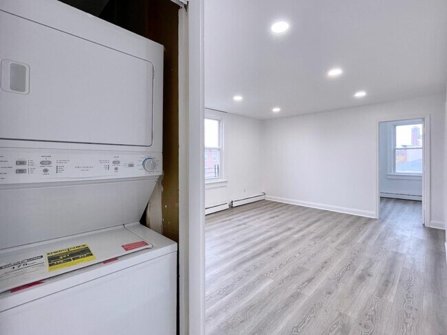 Foto del edificio - 389 Monmouth St