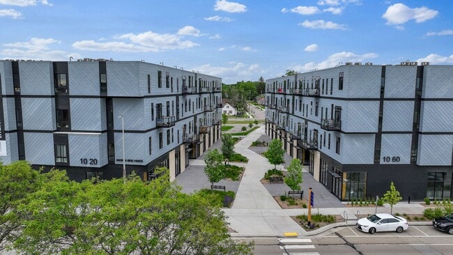 Building Photo - North Side Yard