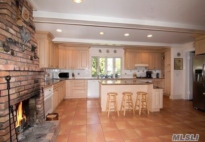 Building Photo - 82 Quogue St