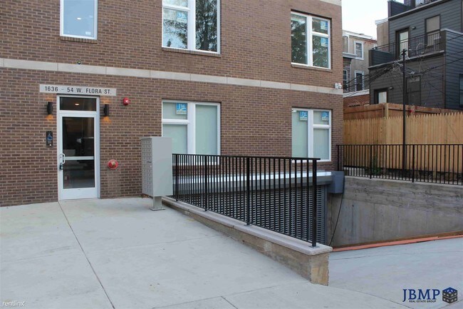 Building Photo - 1 br, 1 bath  - 1636-54 W FLORA ST Unit 1F