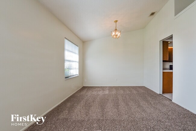 Building Photo - 5931 Shore Breeze Ln