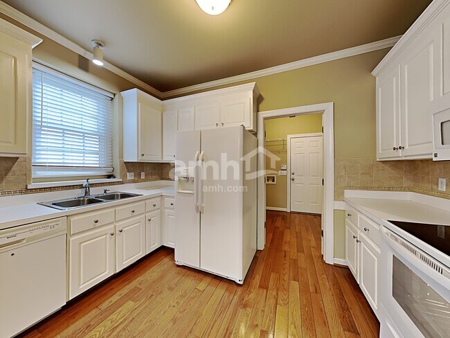 Building Photo - 1100 Secotan Place