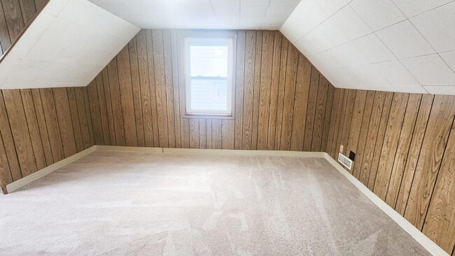 Building Photo - 4 bed 1 bath