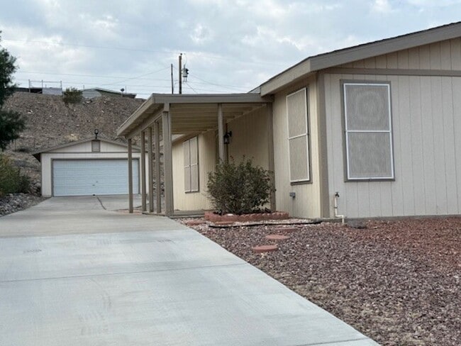 Foto del edificio - 2Bedroom W/2 car Garage, 2 Covered Patios,...