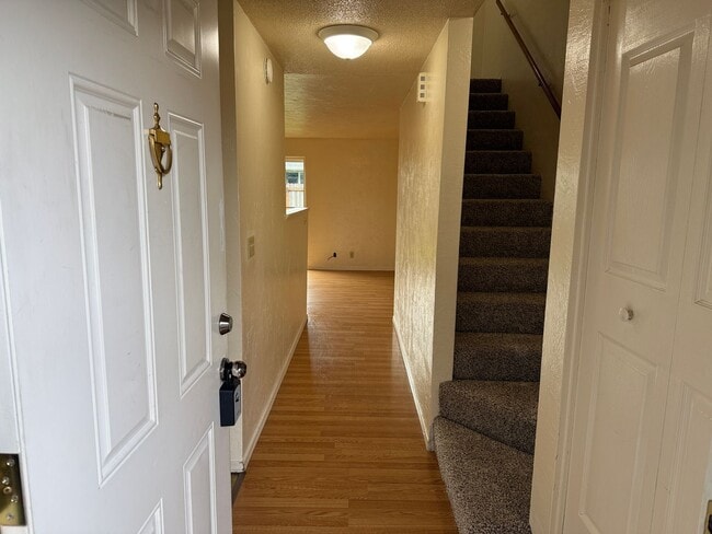 Foto del edificio - Updated 2 bedroom, 1 bath with garage!