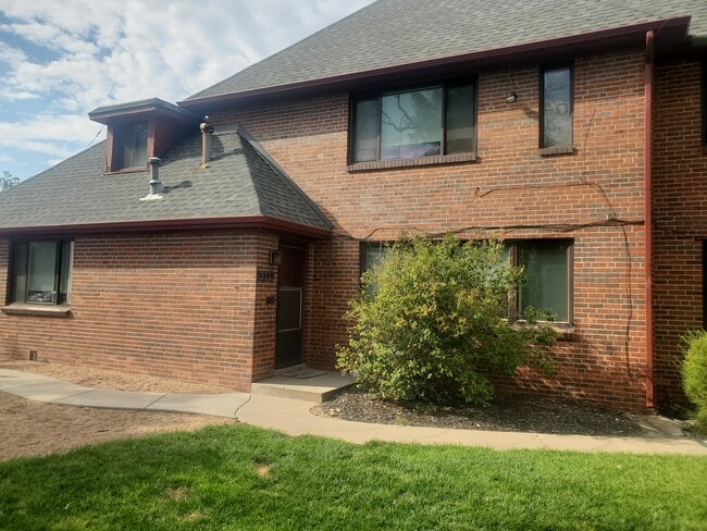 Apartment front - 3333 N Harrison St