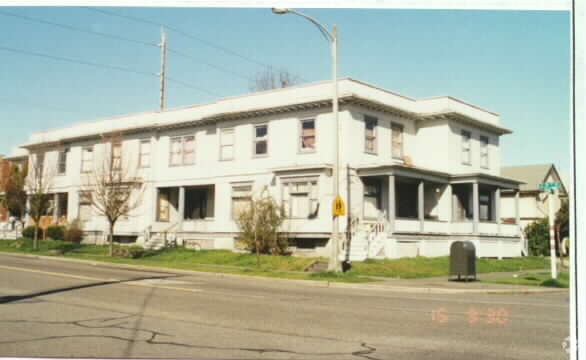 Building Photo - Sheridan 6