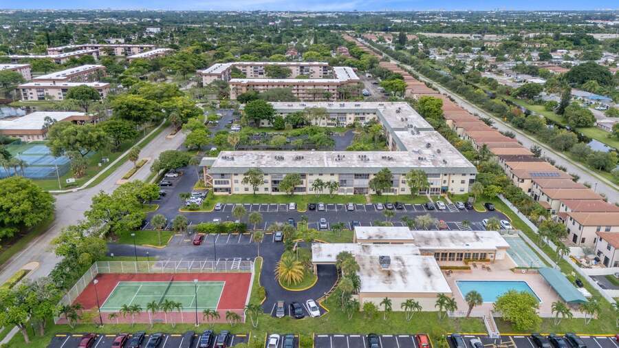 Primary Photo - 4980 E Sabal Palm Blvd