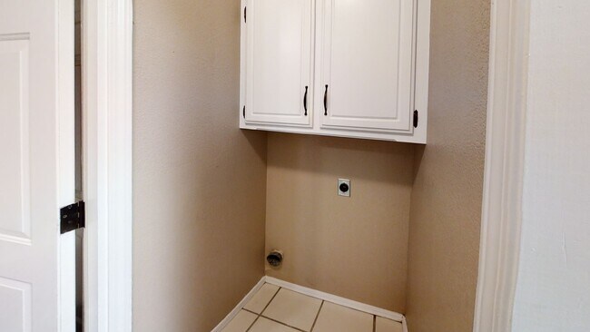 Building Photo - 4510 N Greenvale Cir