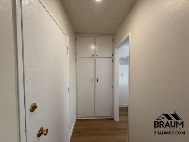 Building Photo - 5461 Kester Ave