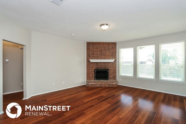 Building Photo - 3925 Tarpon Springs Dr