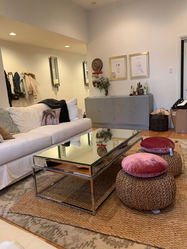 Building Photo - 1810 N Clark St