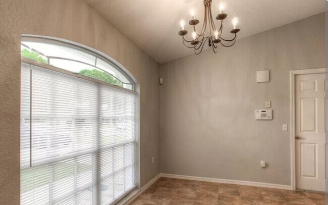 Foto del edificio - 3027 Thoroughbred Loop S