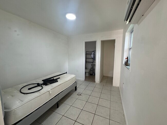 Foto del edificio - 3104 NW 21st Ave