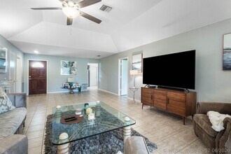 Building Photo - 6403 Eastpointe Pines St