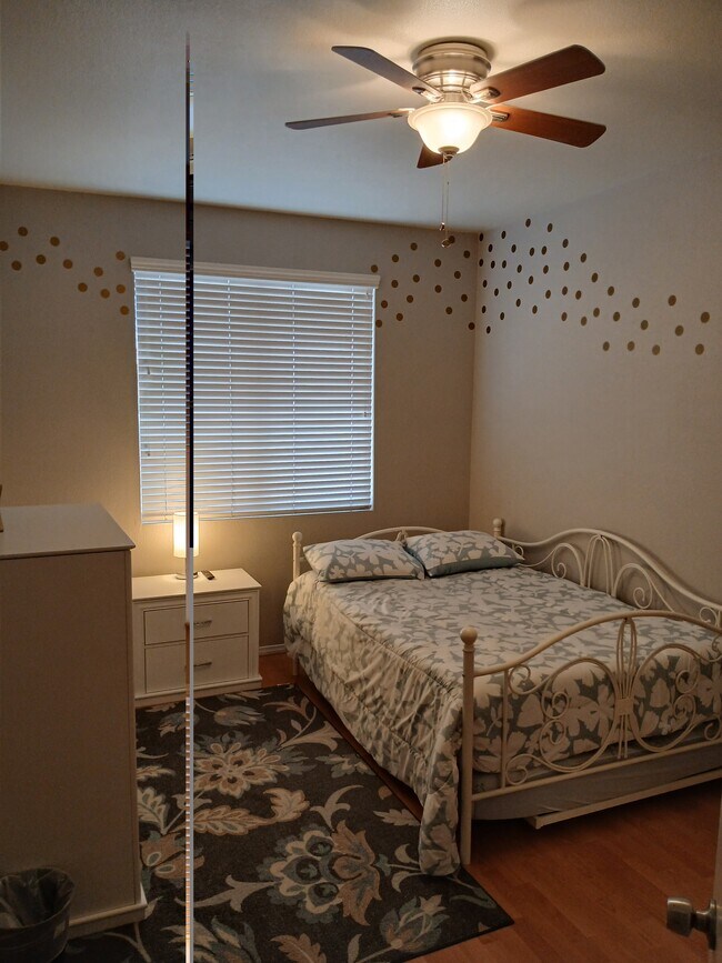 Segundo dormitorio - 1003 Shell Flower Rd
