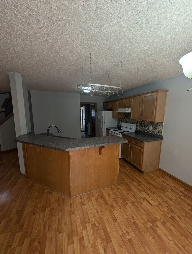 Foto del edificio - Updated 3BR Townhome in Eagan – Close to S...