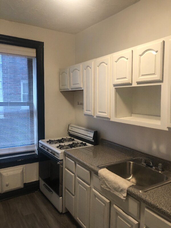 Foto del edificio - 322 E 54th St