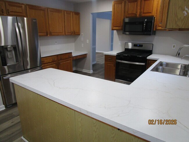 Foto del edificio - 465 Pfister Rd