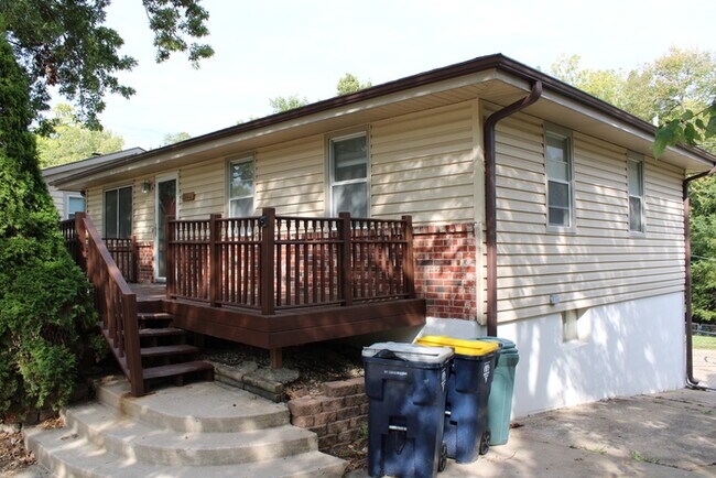 Foto del edificio - Spacious 4 bedrooms and 2 bathrooms in Kan...