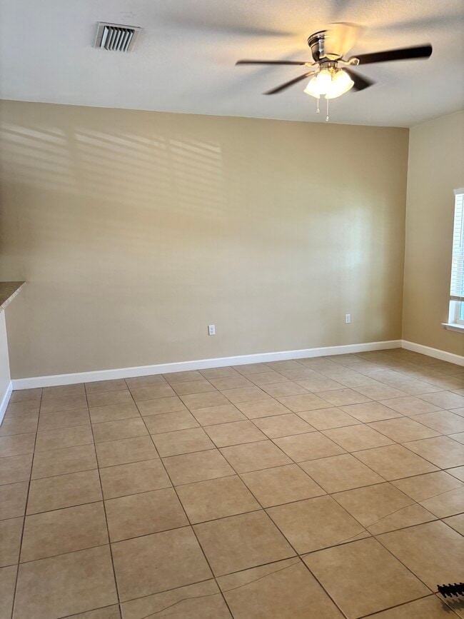 Family/Living Room - 1123 Normandy Dr