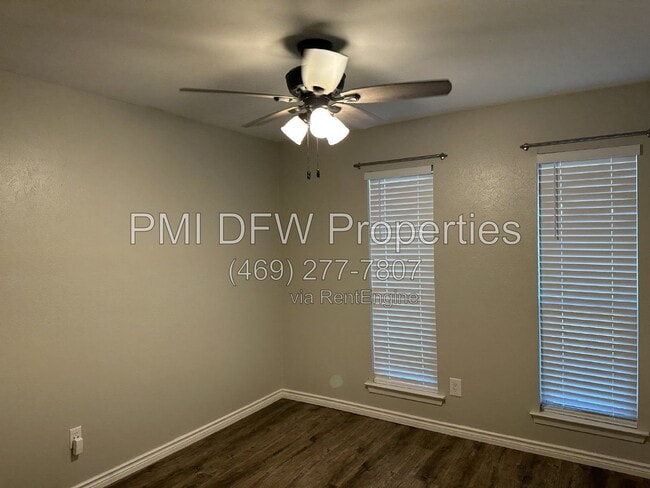Foto del edificio - 2120 Blossom Ln