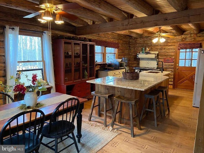 Foto del edificio - 510 Marges Mountain Ln