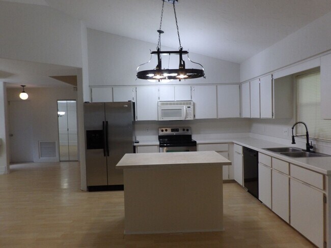 Building Photo - DeBary  3 Bed 2 Bath 2 Car