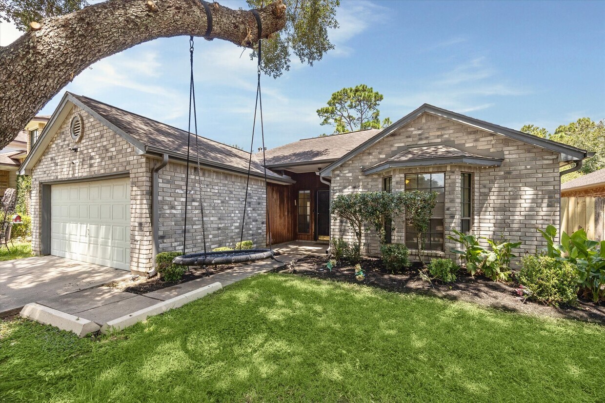 Foto principal - 16330 Leamington Ln