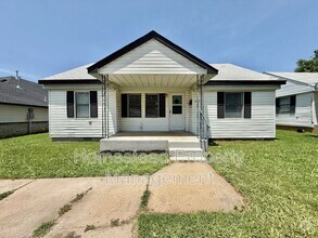 Building Photo - 2141 SW 45th St