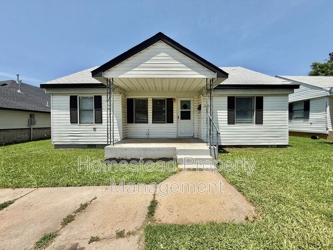 Photo - 2141 SW 45th St House