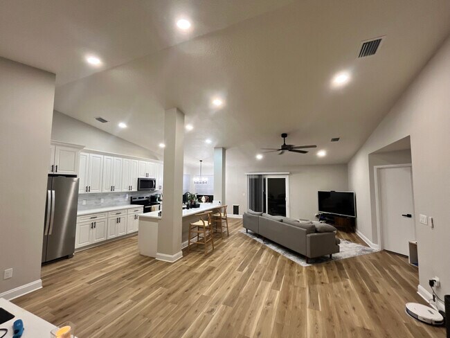Building Photo - 3035 Hampstead Dr
