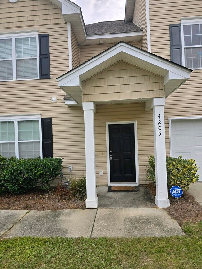Building Photo - Charming 3 Bed, 3 Bath Home in Desirable W...