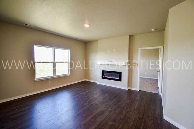 Foto del edificio - 4 Bed 2 Bath Home in the Waukee School Dis...