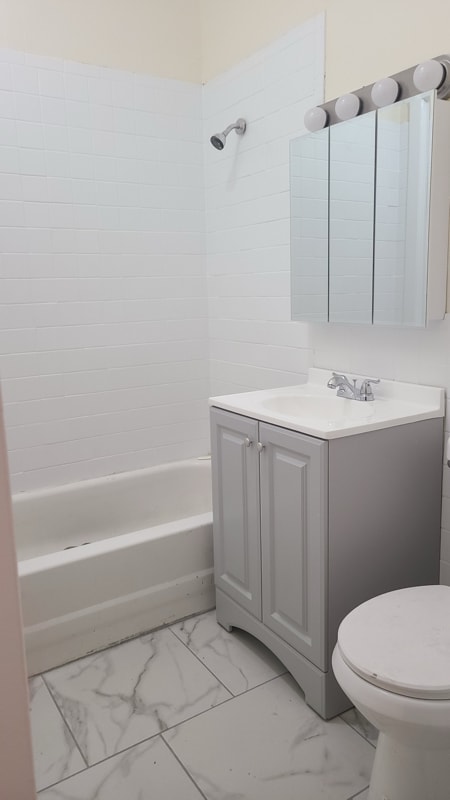 Photo - 611 E 75th St (Chicago, IL)