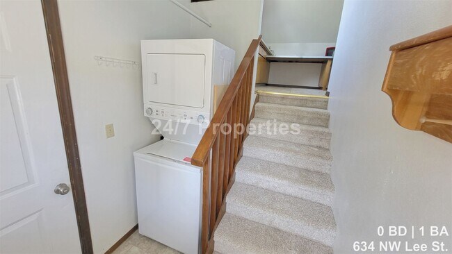 Foto del edificio - 636 NW Lee St