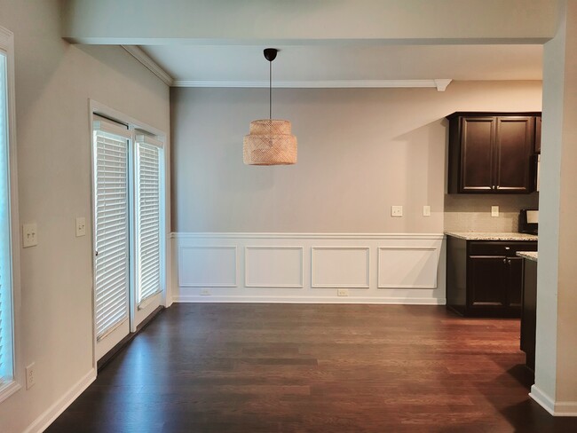 Dining - 2845 Maple Park Pl