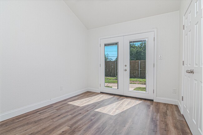 Foto del edificio - 3600 Monclave Dr