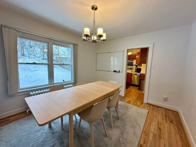 Foto del edificio - 6526 Rosemoor St