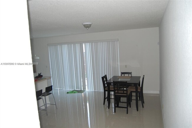 Foto del edificio - 11061 NW 87th St