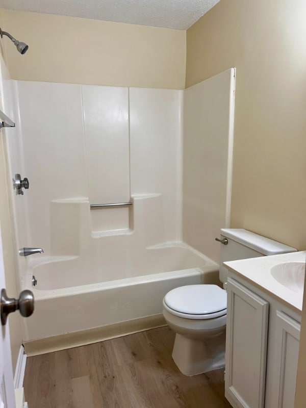 Building Photo - 16 Elm St