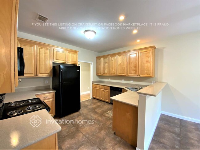 Building Photo - 86 S Salem Dr