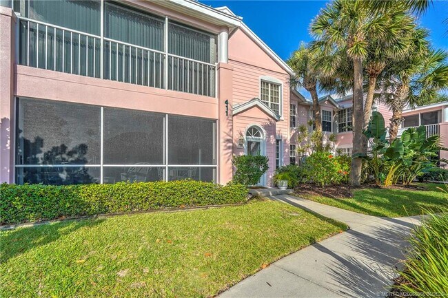 Building Photo - 411 NE Plantation Rd