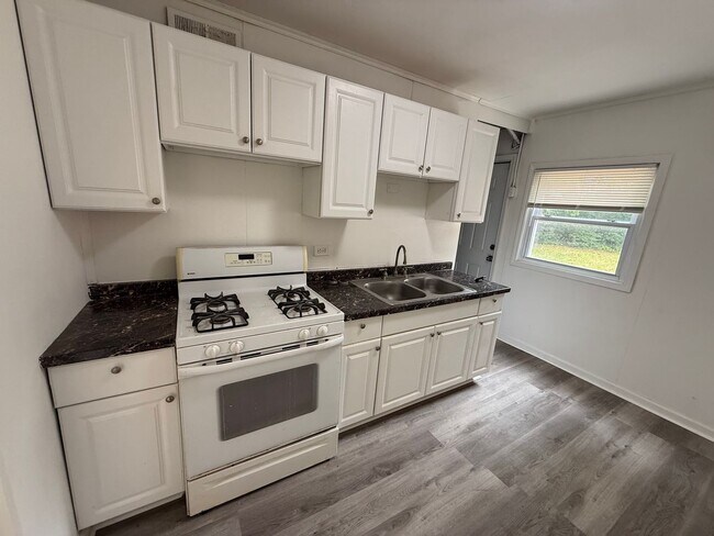 Foto del edificio - LEE/HARVARD 2 BED SINGLE HOME