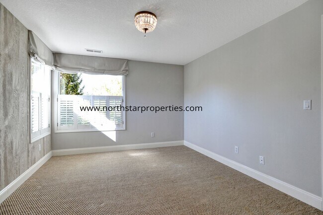 Building Photo - Charming  Cape Cod inspired in Tualatin