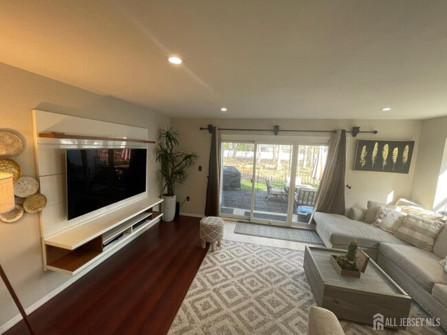 Foto del edificio - 399 Hadleigh Ln