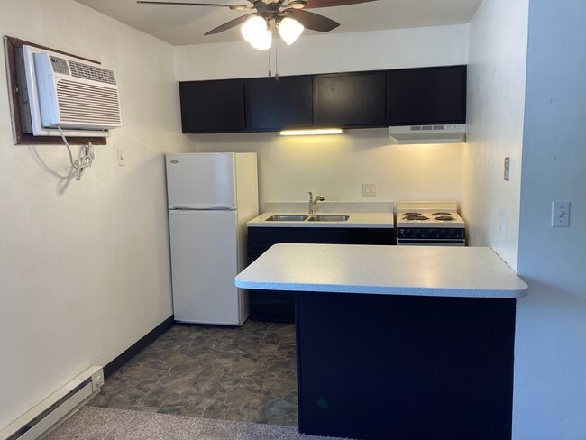 Building Photo - 214 NW College Ave