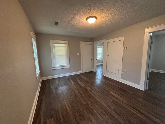 Foto del edificio - 852 N Holmes St