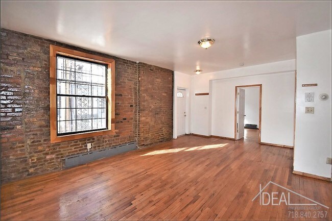 Foto del edificio - 3 bedroom in Brooklyn NY 11232