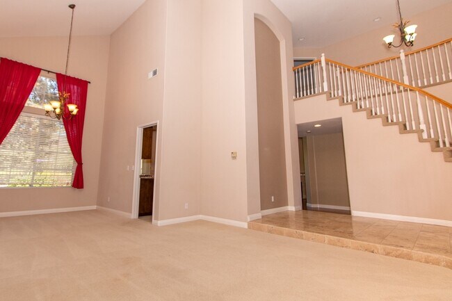 Foto del edificio - Elegant 4 Bed / 3 Bath House in Twin Oaks Valley Ranch/ San Marcos!